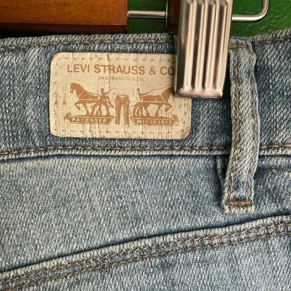 CLEARANCE! Women's Levi's "Shorty Short"‎ Denim Cutoff Shorts Embroidered - Picture 8 of 8